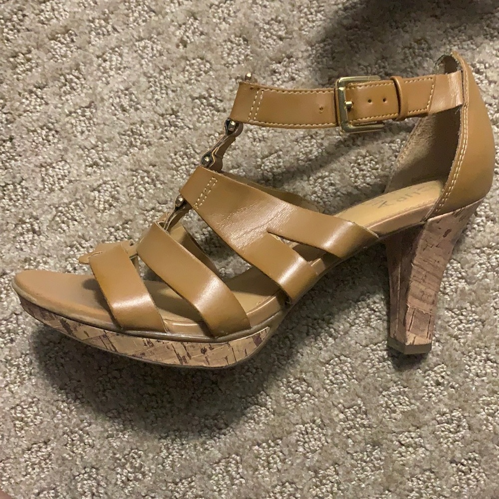 Brown heels Size 7.5